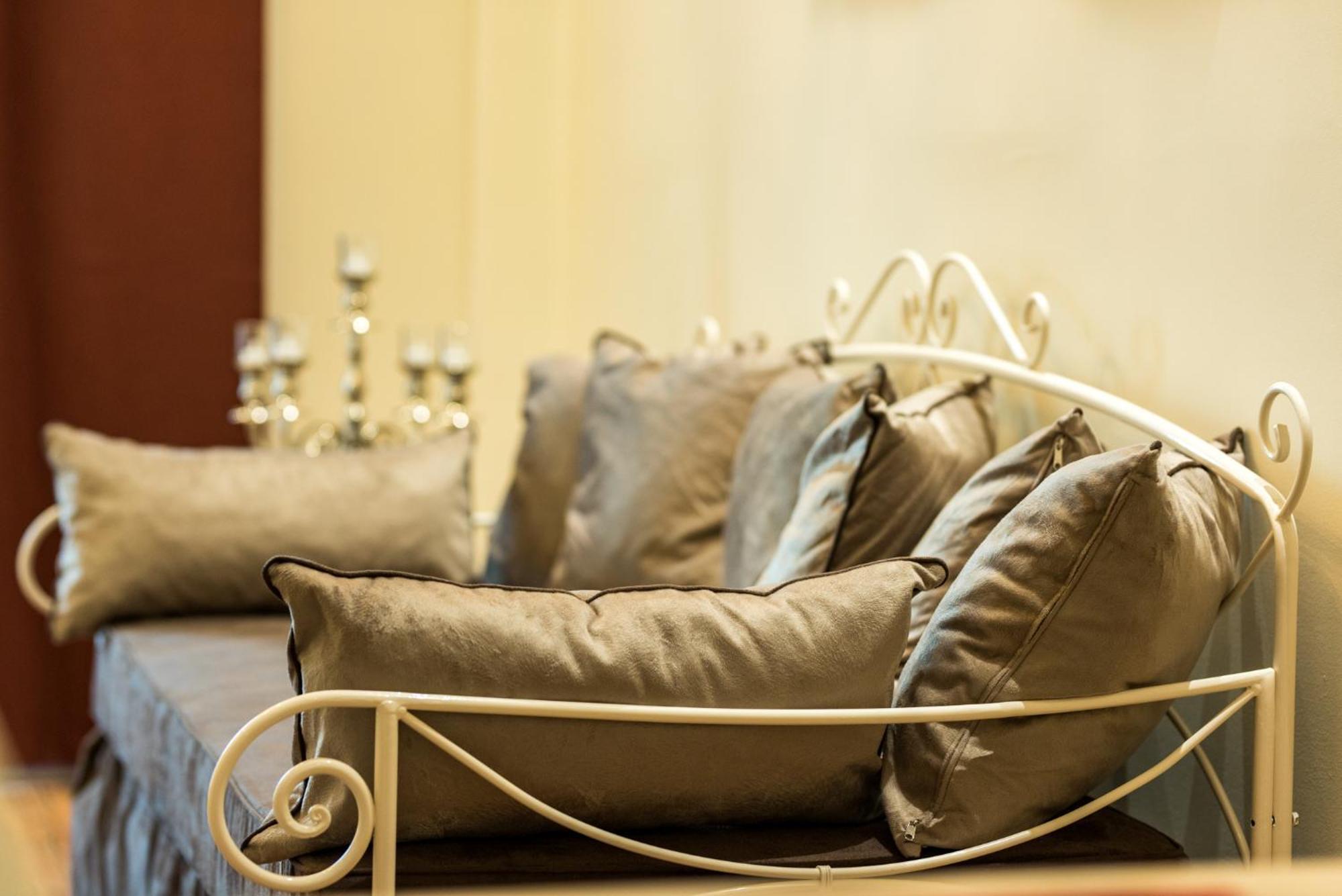 Oinoelia Luxury & Potos