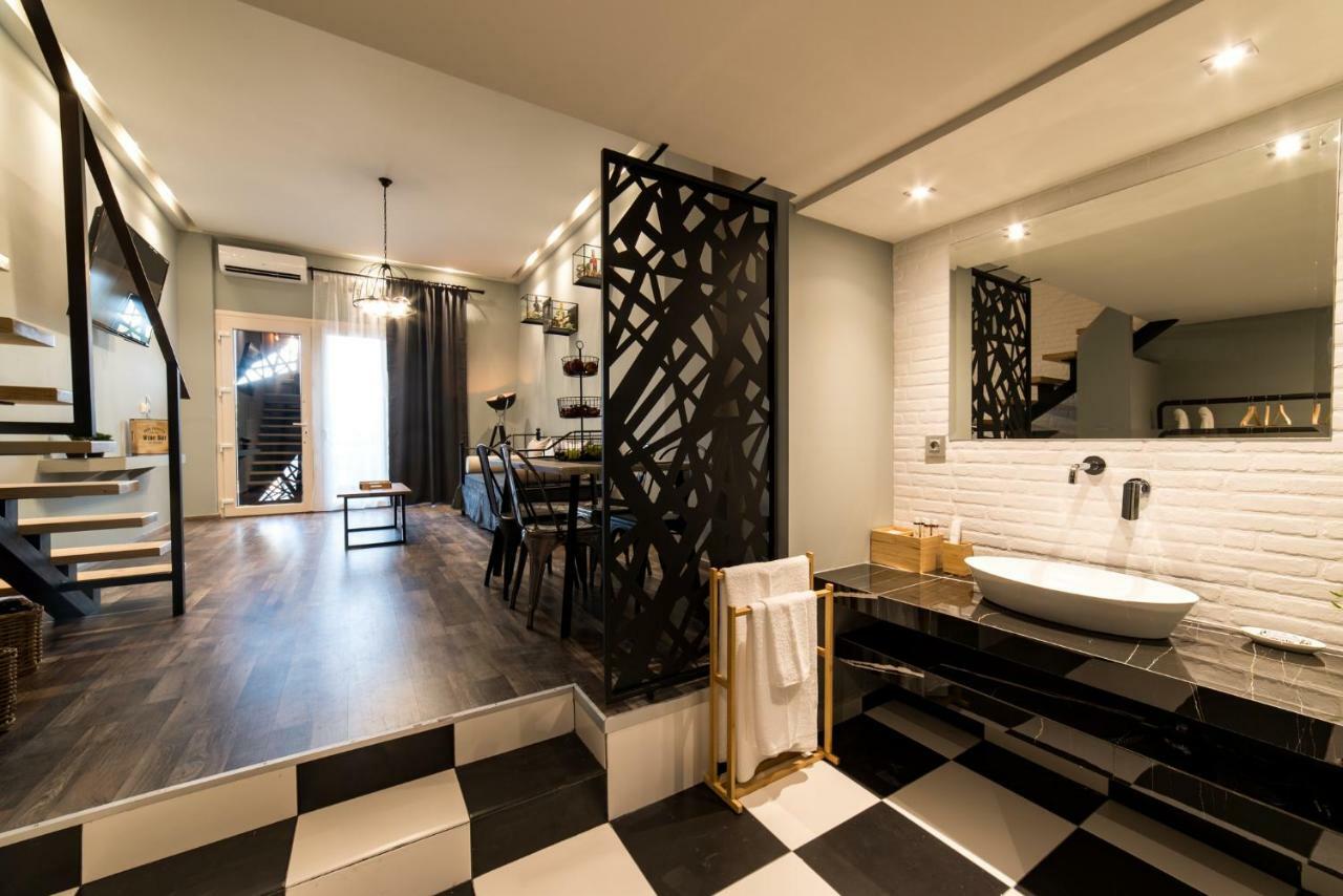 Oinoelia Luxury & *