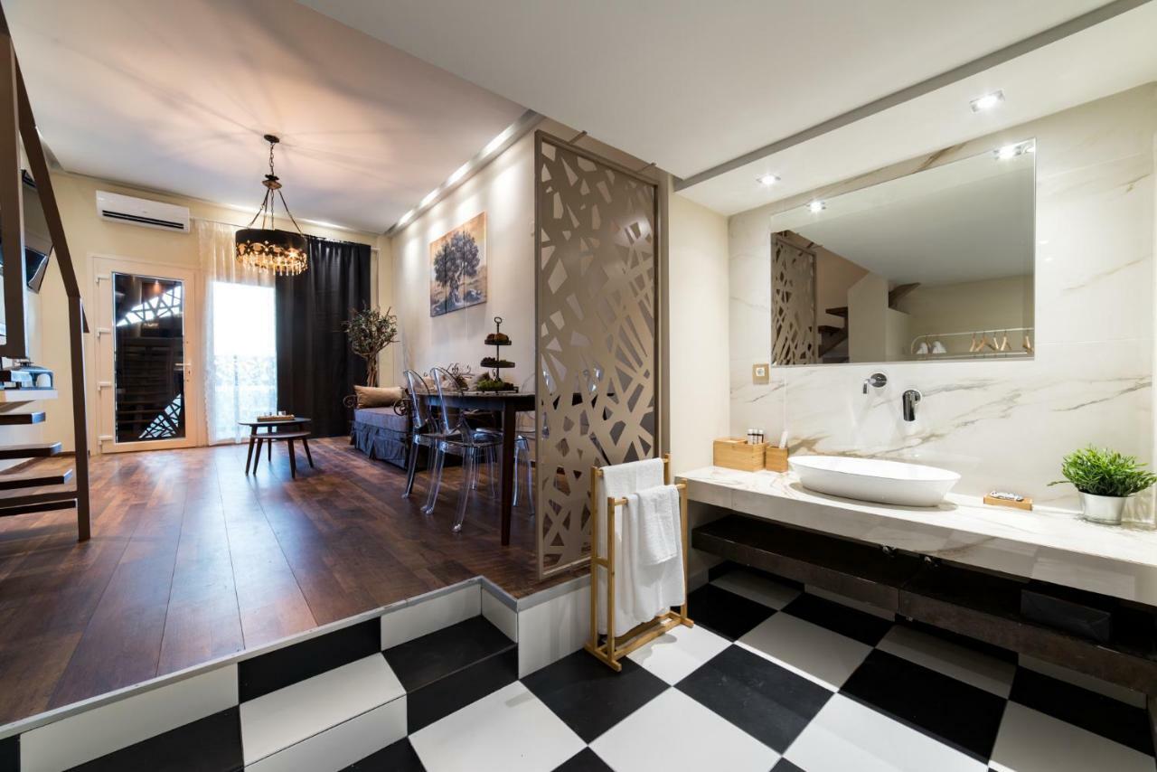 Oinoelia Luxury & *
