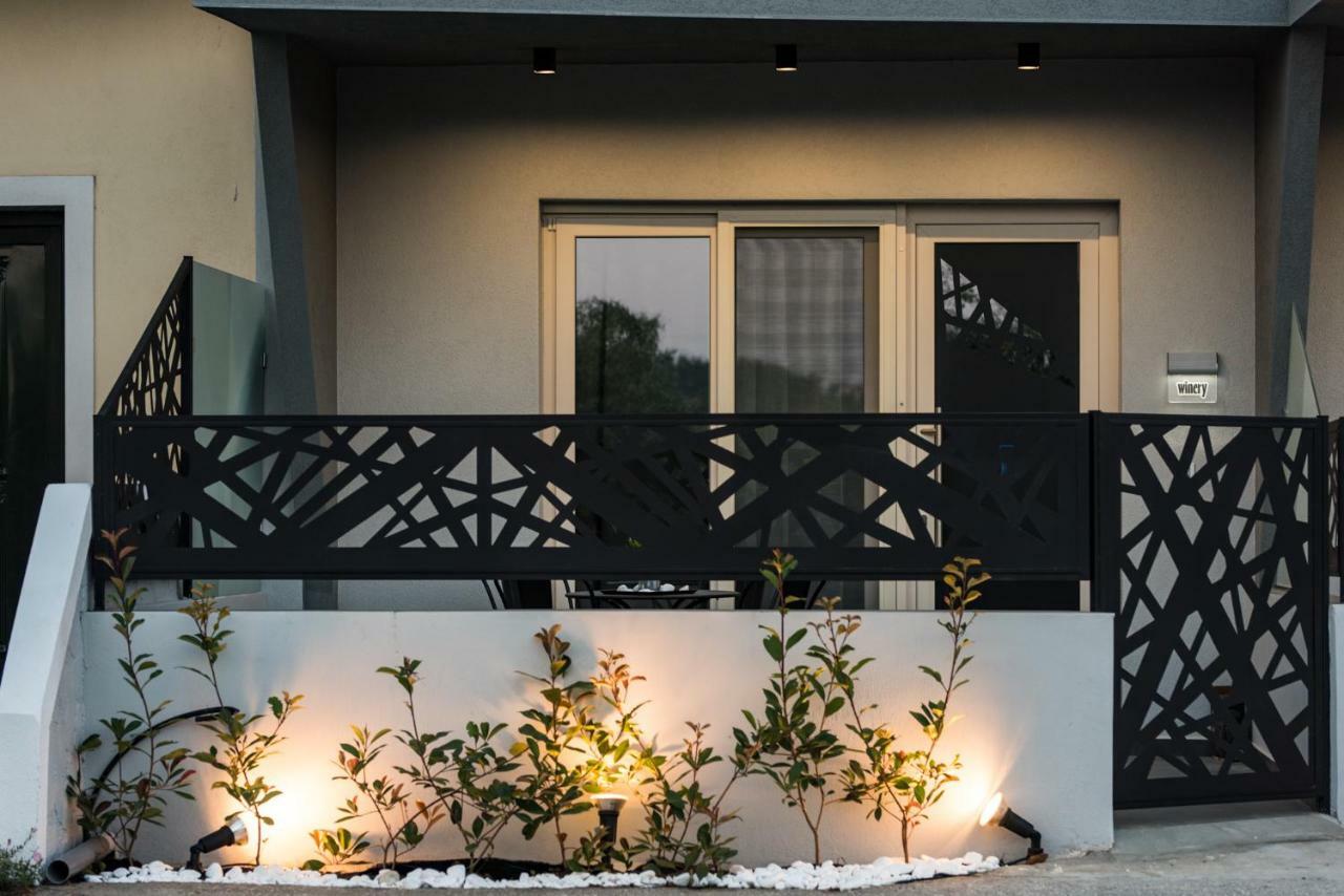 Oinoelia Luxury & *